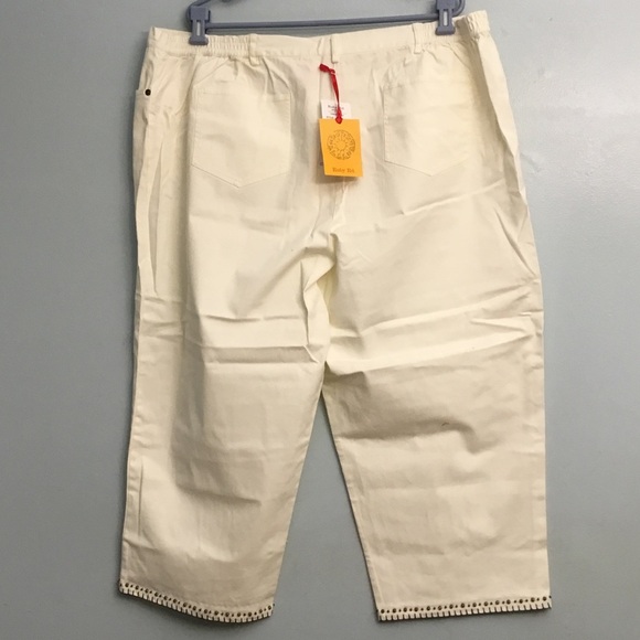 Ruby Rd. Women's Cropped Cream Jeans - Picture 2 of 16